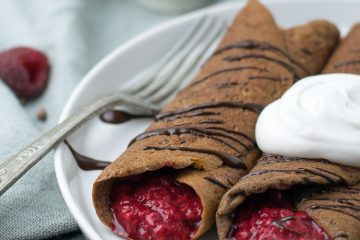 crepes de cacau com compota de framboesa