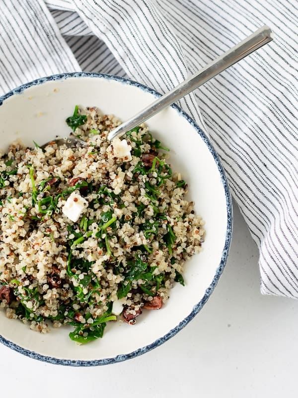 Salada de Quinoa e queijo feta