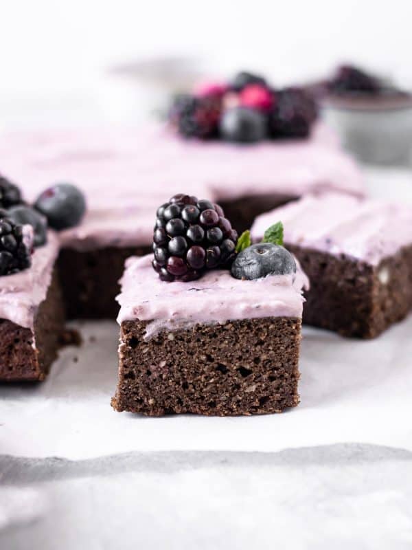 Bolo de chocolate e avelãs