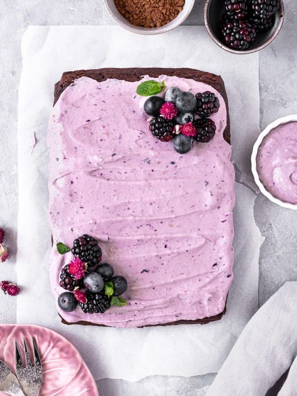 Bolo de chocolate e avelãs